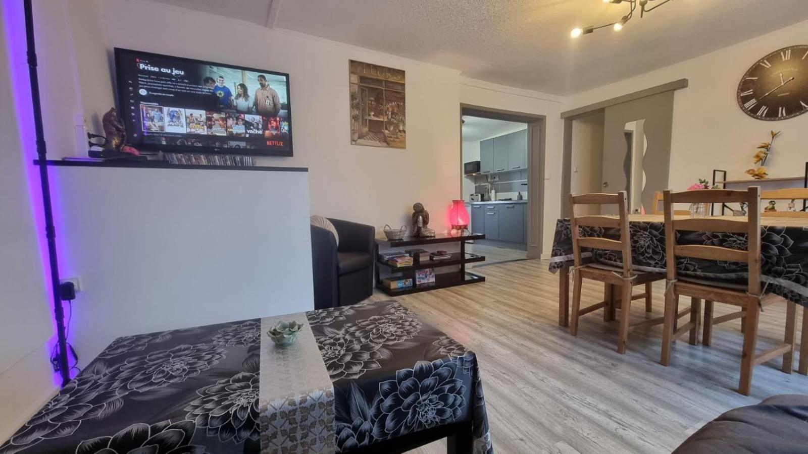 Appartement Rethel - Netflix - Marc & Cecile Exterior photo